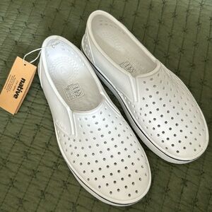 White NATIVE Shoes NWT shell white j2 UK1
